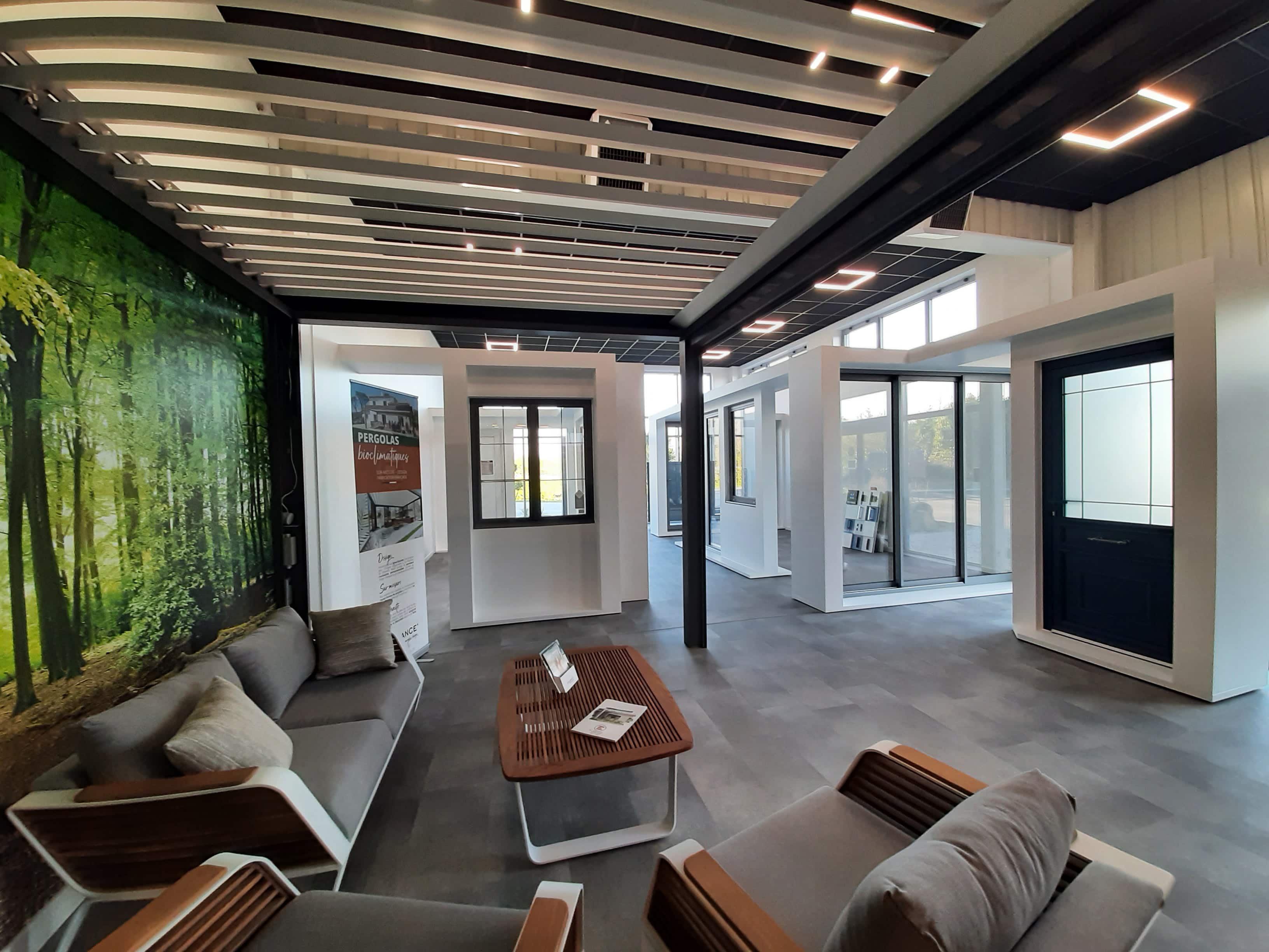 Showroom intérieur Société Miroiterie du Cotentin - 2025 - 50700 VALOGNES
