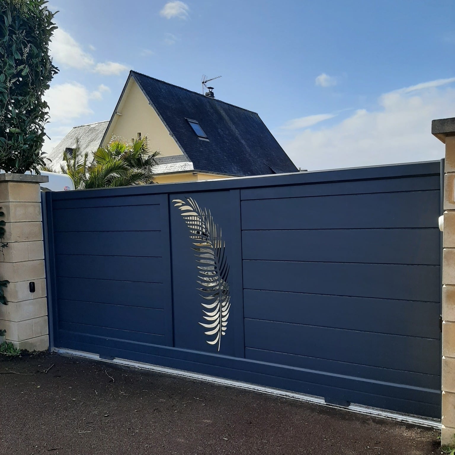 Portail alu CETAL à Valognes en Basse-Normandie