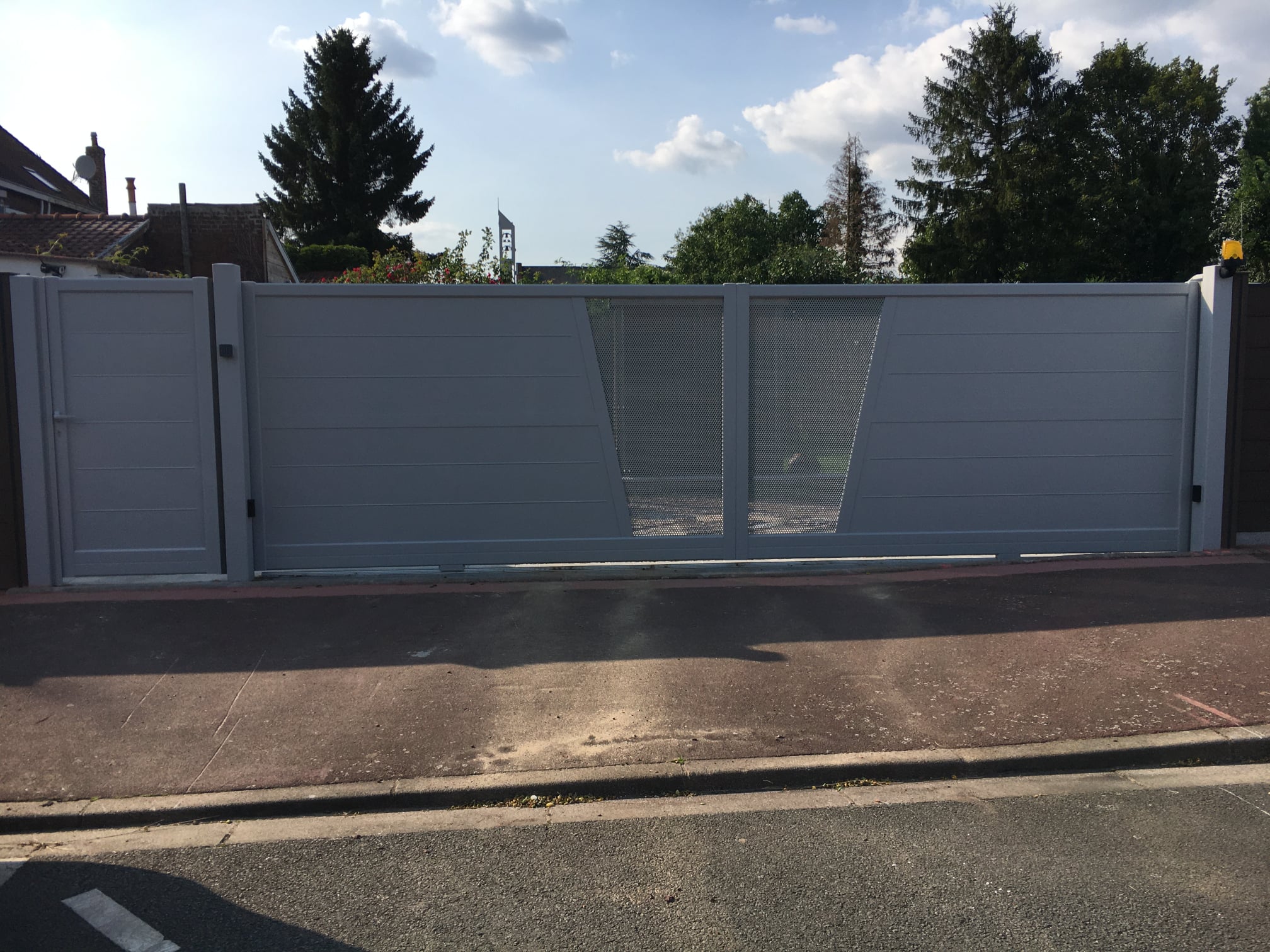 Portail coulissant et portillon en aluminium - Cetal - Création - Titan - gris RAL 9006 - Buquet-Pastant - 59 - 12
