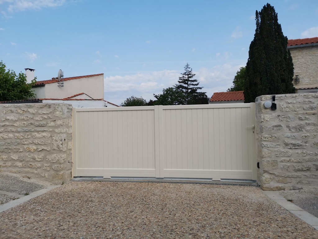 Portail-coulissant-RAL-1013-CETAL-REGONDEAU-17320-MARENNES.jpg