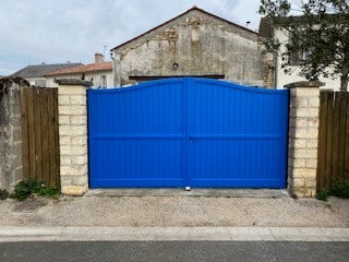 Portail battant plein alu intemporel MERCURE CETAL - H CONCEPT GALERIE - 17000 LA ROCHELLE