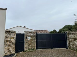 Portail et portillon alu pleins MERCURE CETAL - H CONCEPT GALERIE - 17000 LA ROCHELLE